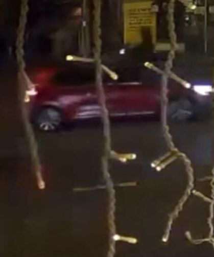 Kontrolden çıkan SUV araç çöp konteynerine ve elektrik panosuna çarptı