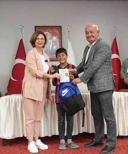 Büyükşehir öğrencilerin yüzünü güldürdü