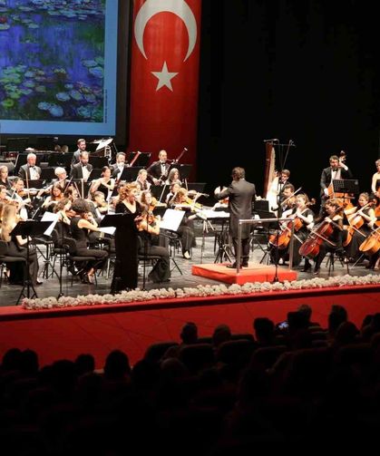 Eskişehir Büyükşehir Belediyesi Senfoni Orkestrası yeni sezonu opera ve operet eserleriyle açtı