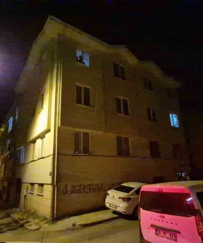 Eskişehir'de 2'nci kattan düşen kişi yaralandı