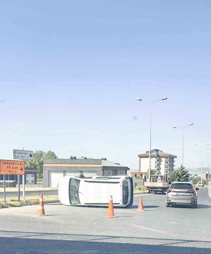 Eskişehir'de hafif ticari araç devrildi: 5 yaralı