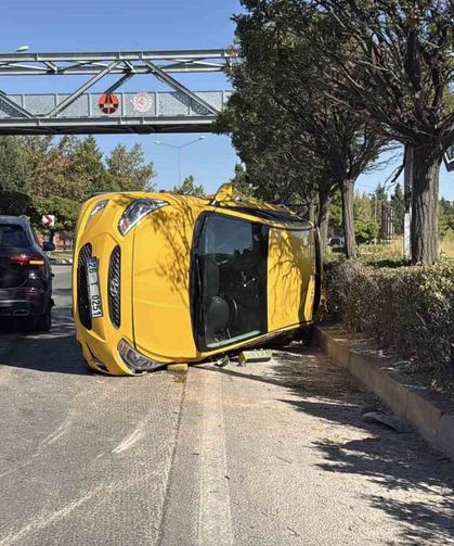 Eskişehir'de ticari taksi ile SUV çarpıştı: 2 sürücü yaralandı