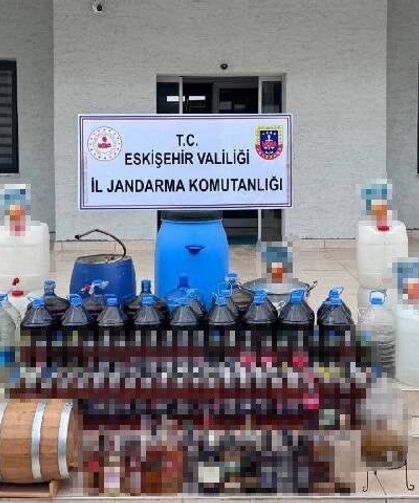 Evinde kaçak içki üretmek için damıtma sistemi kuran şüpheli yakalandı