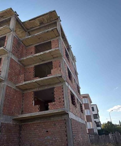 İnşaatın 4'üncü katından düşen şahıs yaralandı