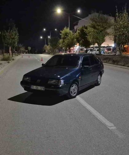 Polis ekiplerince durdurulan sürücü otomobilini terk edip kaçtı