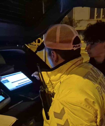 Polisin 'dur' ihtarına uymayıp kırmızı ışıkta makas atarak kaçan motosikletliye 353 bin lira ceza