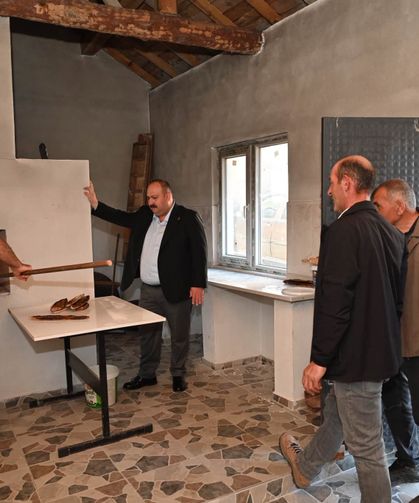 İnönü’de Yeni Fırın Ve Tandır Evi Hizmete Açıldı: İlk Pideler Başkan Hamamcı’ya İkram Edildi