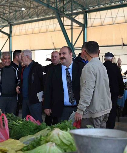 Başkan Hamamcı pazarda esnaf ve vatandaşlarla buluştu