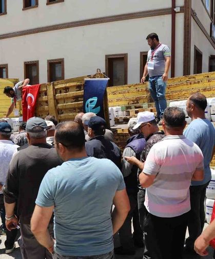 Eskişehir Büyükşehir Belediyesinden üreticiye sıvı gübre desteği