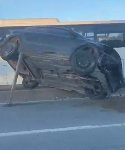 Eskişehir'de takla atan araçta sıkışan sürücü kurtarıldı