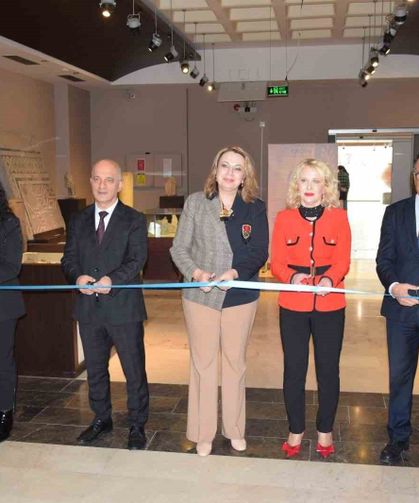 Eskişehir'de 'Yaşamın İzinde Kadın' sergisi açıldı