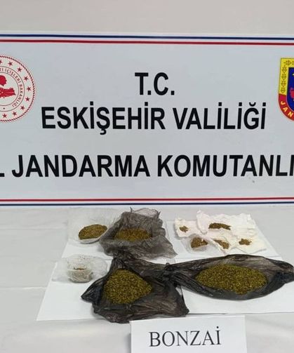 Şüpheli araçta yapılan aramada 174 gram bonzai ele geçirildi