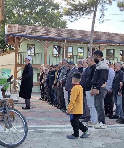 Yeğeni tarafından öldürülen amca son yolculuğuna uğurlandı