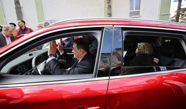 Bakan Dönmez, Gülistan teyzenin TOGG’a binme isteğini kırmadı