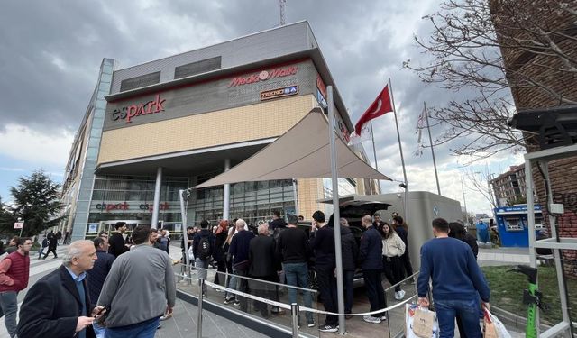 Eskişehir’de sergilenen Togg vatandaşların ilgi odağı oldu