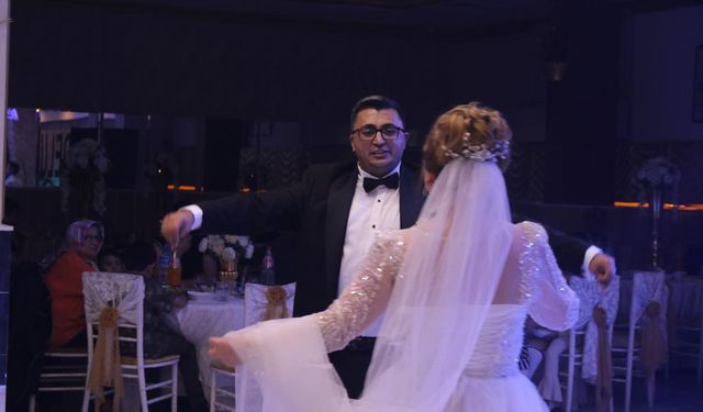 Salgın ve savaşlardan dolayı ayrı kalan çift 6 yıl sonra dünya evine girdi