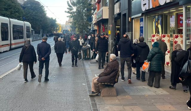 Havanın sıcak oluşunu fırsat bilenler kendini dışarıya attı ki