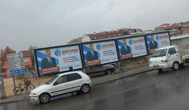 İBB’ye Yapılan Yolsuzluk Operasyonu sonrası Eskişehir'de O Billboardlar sökülmeye başlandı.