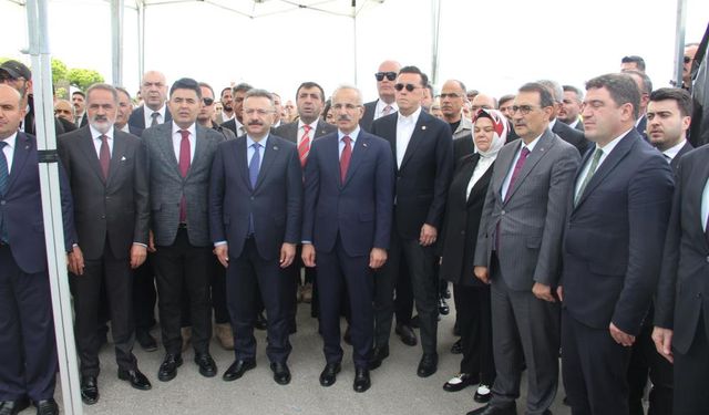Bakan Uraloğlu, Eskişehir'de Hasanbey Lojistik Merkezi Demiryolu Bağlantısı Temel Atma Töreni'ne katıldı