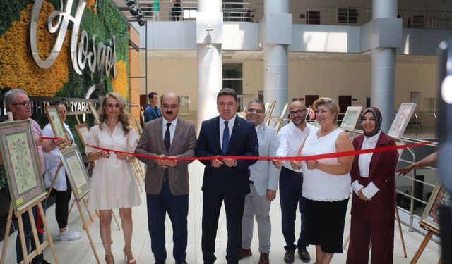 Ebru Sanatçısı Hukuçuların Sergisi Adliyede Açıldı