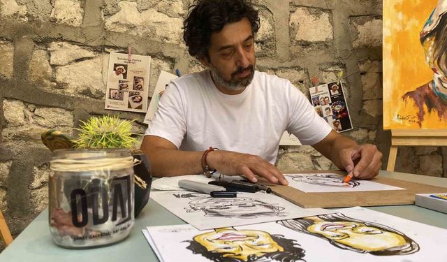 (ÖZEL) İşitme engelli sanatçı duygularını resimlerle ifade ediyor