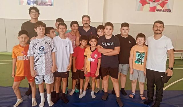 Genç güreşçiler ile samimi buluşma