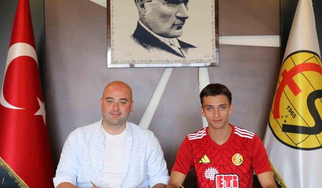 Eskişehirspor genç sporcu ile profesyonel sözleşme imzaladı