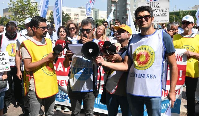 Memurlar iş bırakıp basın acıkması yaptı