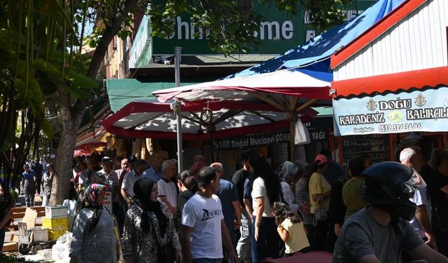 Eskişehir'de Hayrına Balık dağıtma yarışı:2  Günde 6 ton Balık dağıtıldı