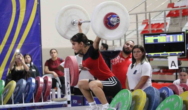 Gençler Kulüpler Türkiye Halter Şampiyonası Eskişehir’de başladı