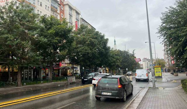 Meteorolojinin uyarısını dikkate almayan vatandaşlar yağmur altında kaldı