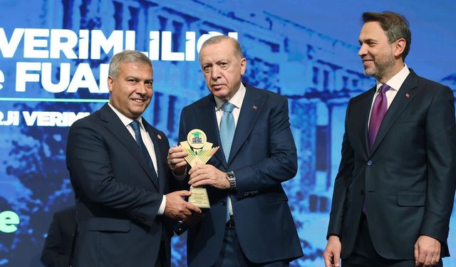 Ödülü Cumhurbaşkanı Erdoğan'ın elinden Aldı