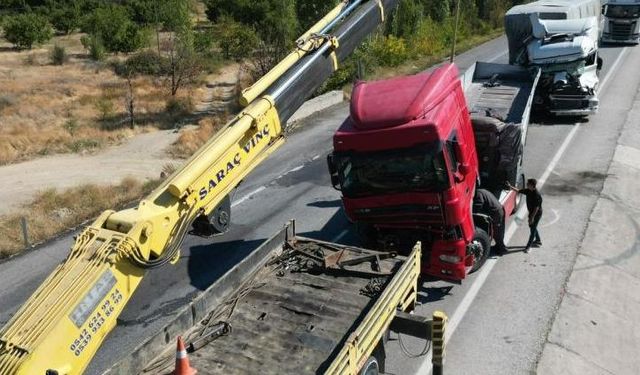 Tırların çarpıştığı Kazada iki kişi yaralandı