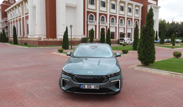 Eskişehir trafiğindeki ilk yerli sedan aracı görenler bir daha bakıyor