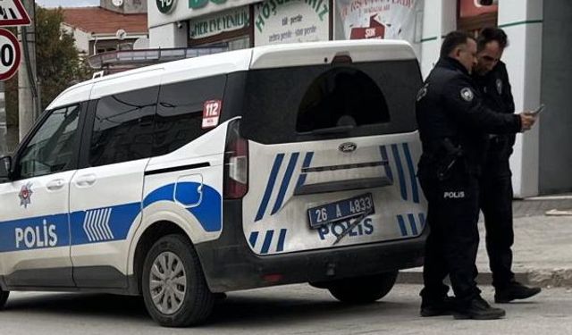 Polis Aracına çarpıp kaçtı