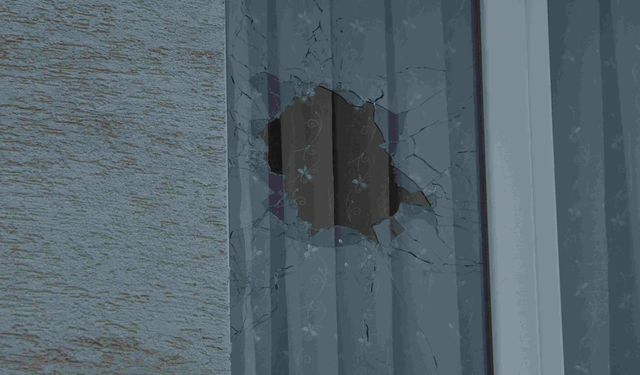 Eskişehir’de eşinin yaşadığı daireye tüfekle 2 el ateş edip kaçtı