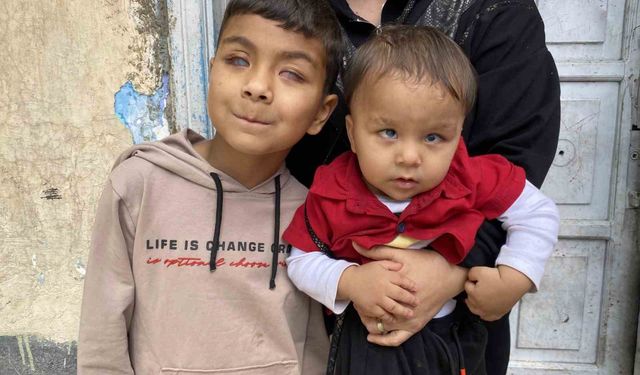 Tedaviyle dünyanın renklerini ilk defa gören 2 kardeş, başka hastalara da umut oldu