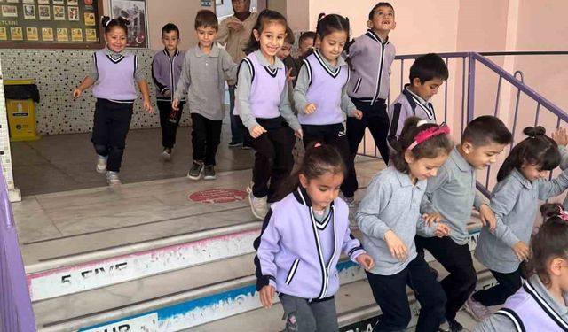 Okulda deprem tahliye tatbikatı yapıldı