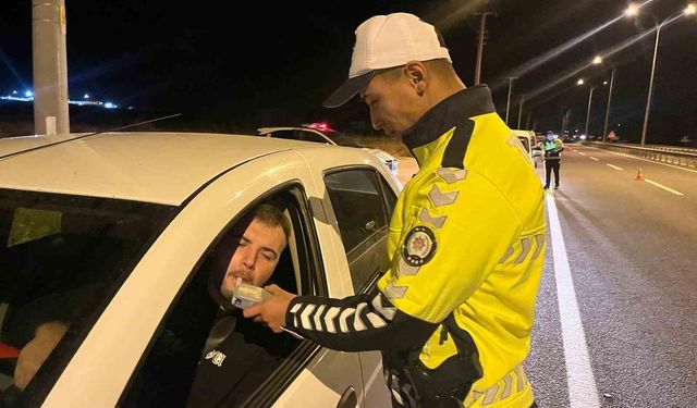 Trafik denetimleri gece-gündüz aralıksız sürüyor