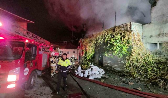 Kütahya’da 2 katlı binada çıkan yangın korkuttu