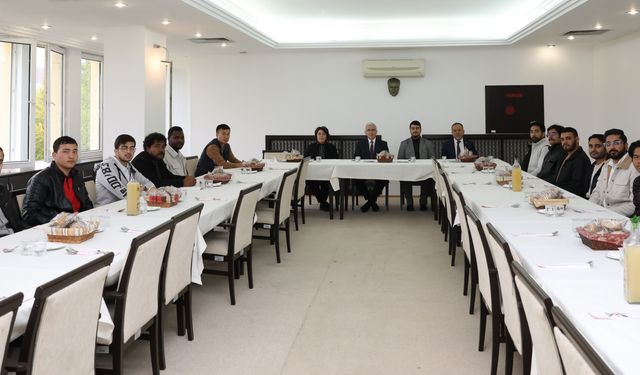 ESOGÜ Yönetimi Uluslararası Öğrencilerle Öğle Yemeğinde Bir Araya Geldi