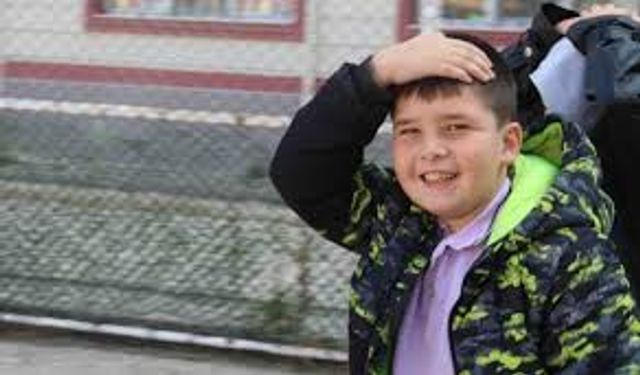 Deprem anında yapılması gerekenler öğrencilere uygulamalı olarak gösterildi