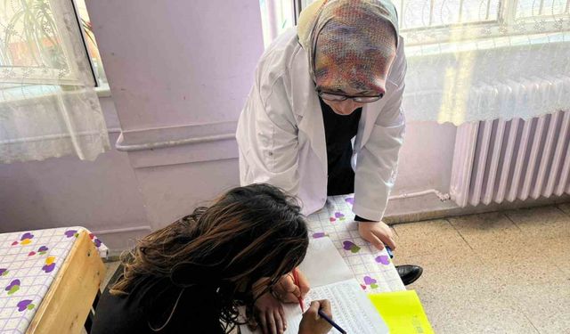 Sokakta dilenen ve okula gitmeyen 176 çocuk eğitime kazandırıldı