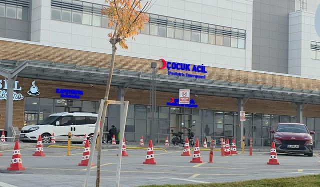 Yeni doğan bebeğini havalandırma boşluğuna attı