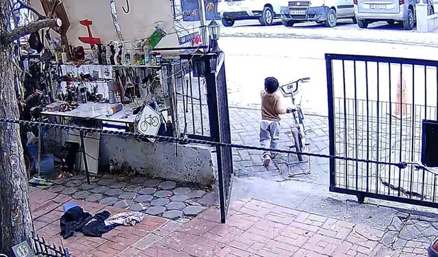 Bisikletini çalan çocuklara üzülen adam "İsteselerdi verirdim, böyle yapmalarına üzüldüm" dedi