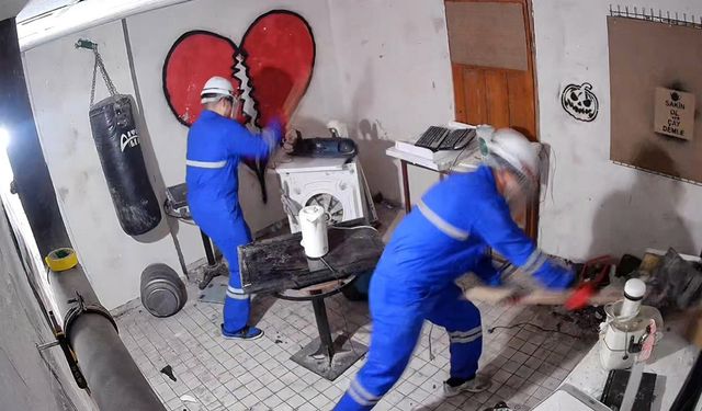 Eskişehir’de açılan ’stres evi’ne girenler eşyaları kırıp rahatlıyor