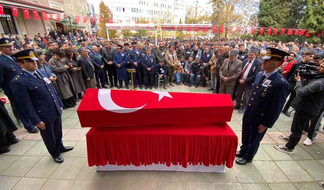 Eskişehirli şehit üsteğmen Emre Mercan gözyaşlarıyla son yolculuğuna uğurlandı