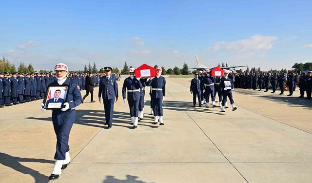 İki hava şehidi uçakla Eskişehir'e getirildi