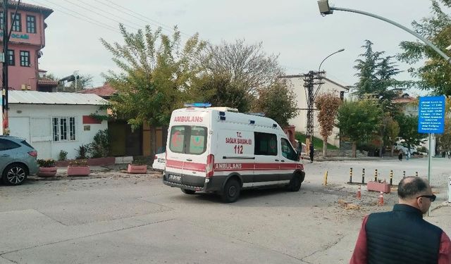 Odunpazarı’nda ambulansa demir duba engeli