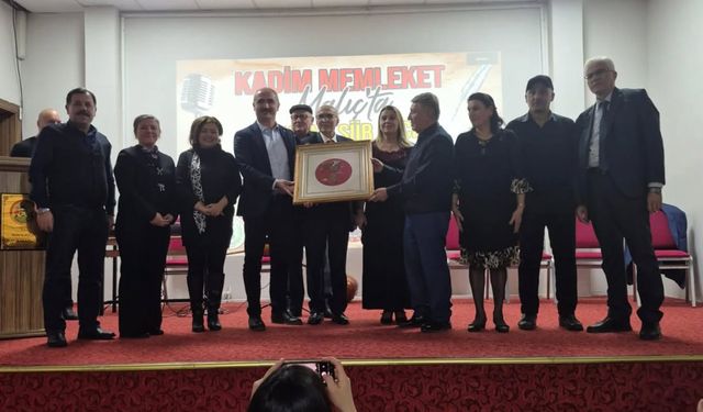 MİHALIÇÇIK İlçesinde Kadim Memleketim Malıç Türkü ve Şiir Gecesi Coşkuyla Yapıldı